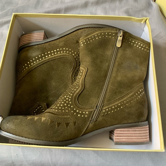 Spring Step booties - Picture 3 of 5